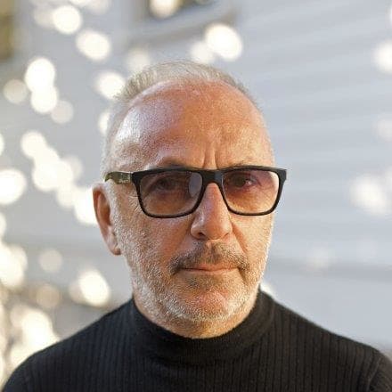 Headshot of Leon Alexander