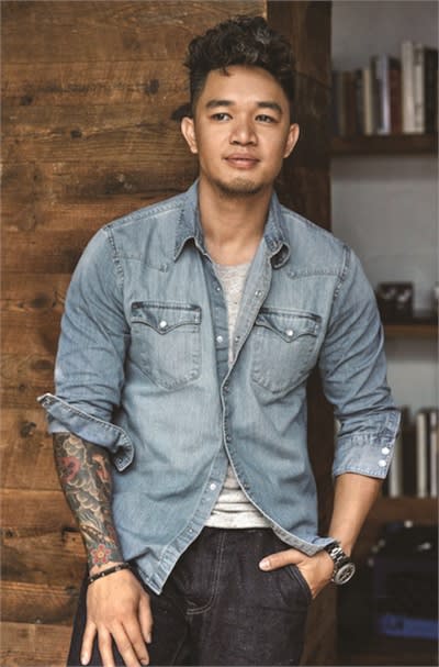 When he's not working in the salon or traveling the world, barber and influencer Mark Bustos is providing haircuts to the homeless.