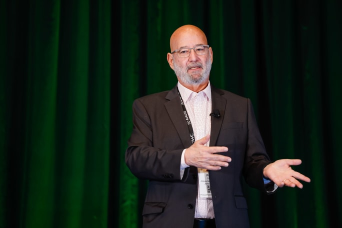 Peter Chafetz speaking on stage at Agent Summit conference