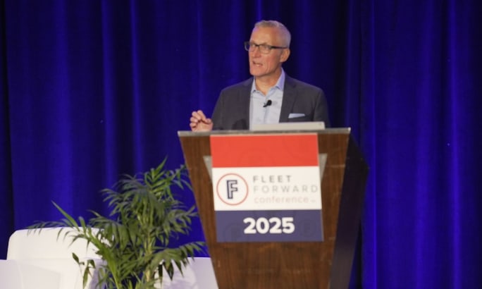 AI expert speaks at Fleet Forward Conference podium.