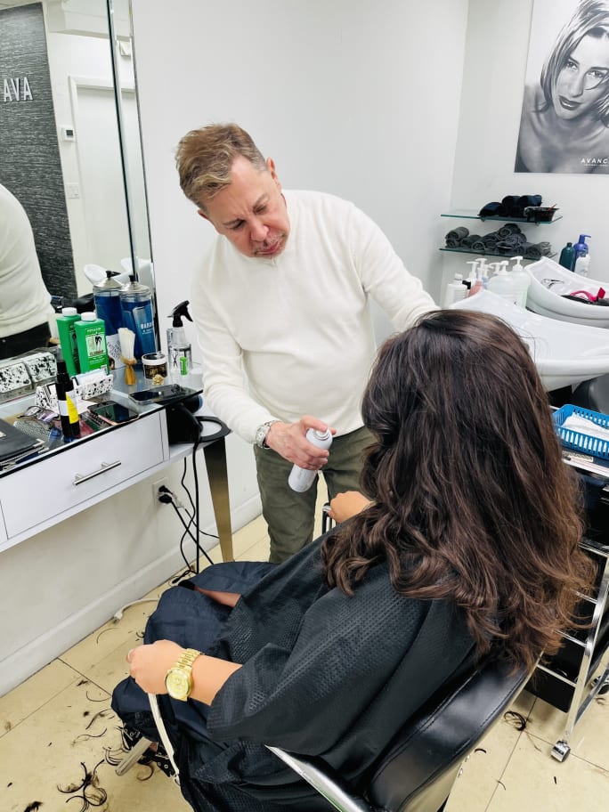 The finishing touch makes all the difference.Dialing in shine, shape and color—because great hair isn’t just styled, it’s personalized.