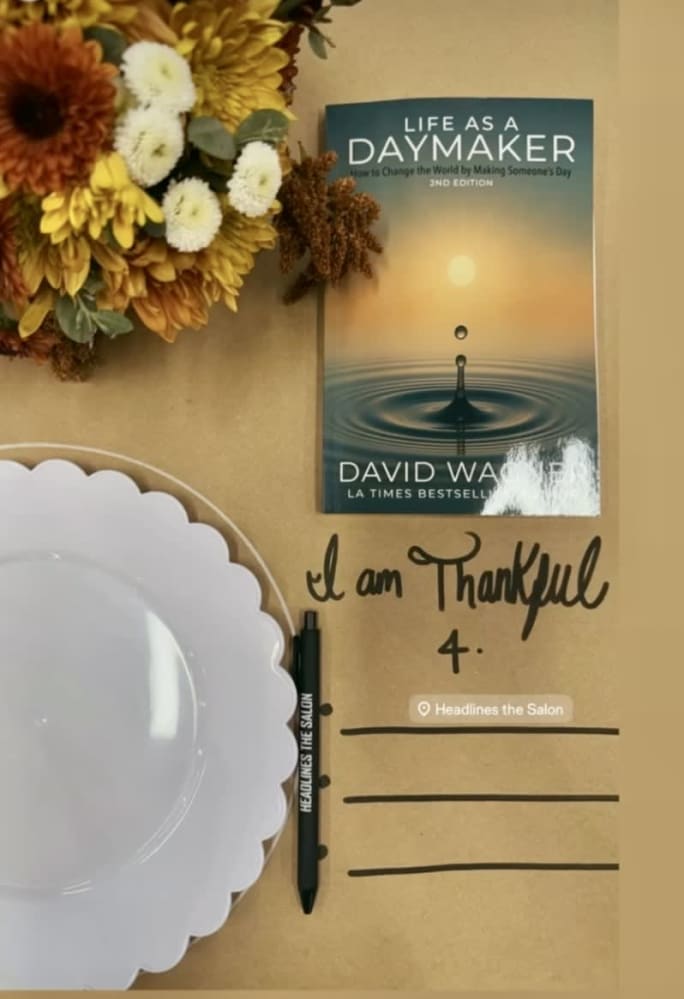 Place setting at Headlines Thankful for You Event