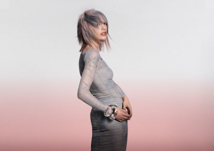 A model with pastel haircolor