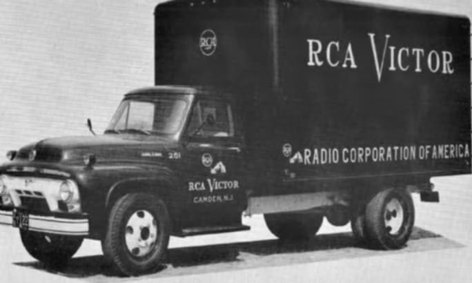 A black and white photo shows an RCA Victor truck.