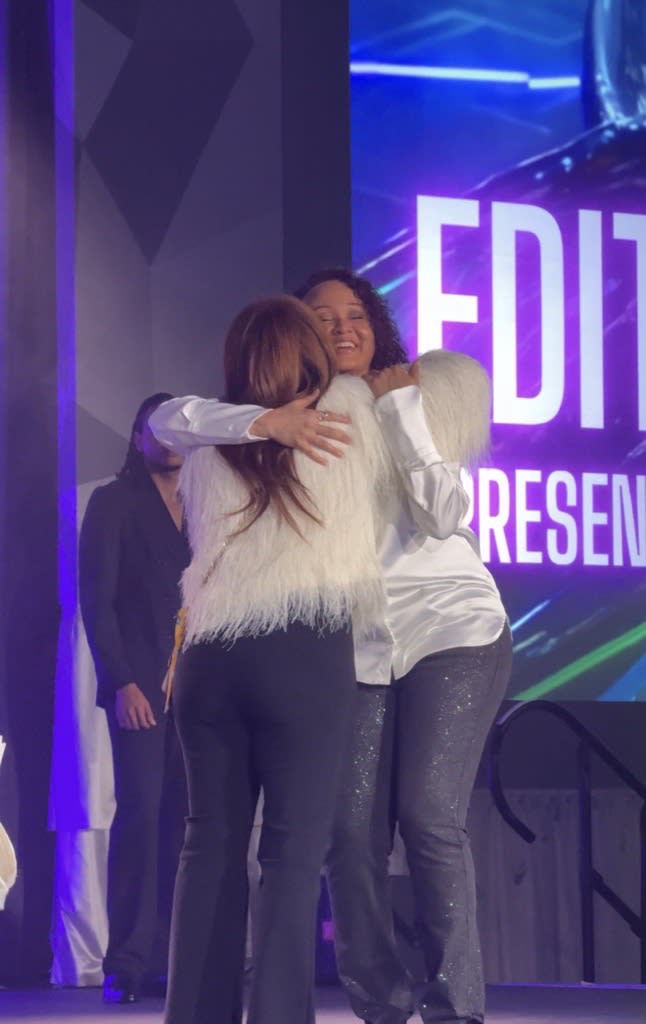 Jalia Pettis accepts her award from Ronit Enos.