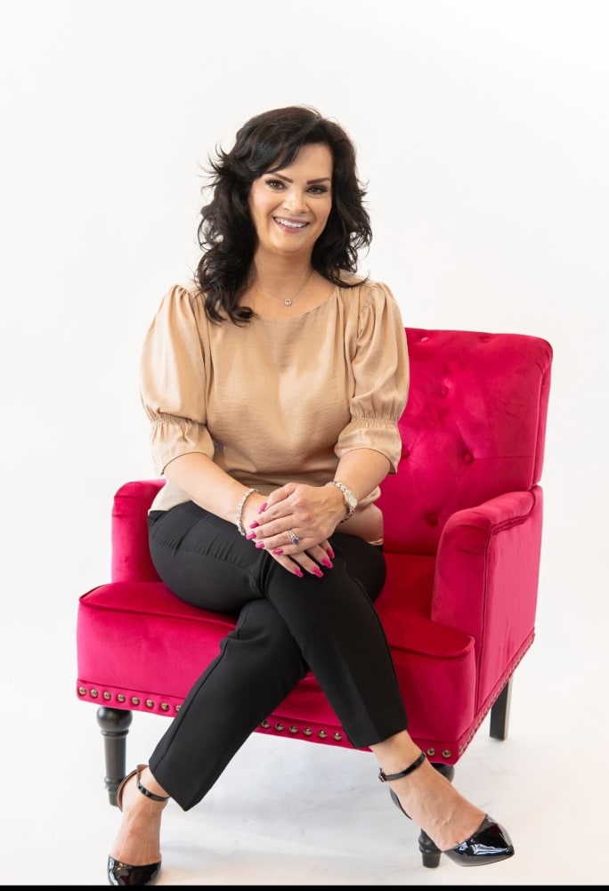 Headshot of Karen Kaminski, salon suite expert