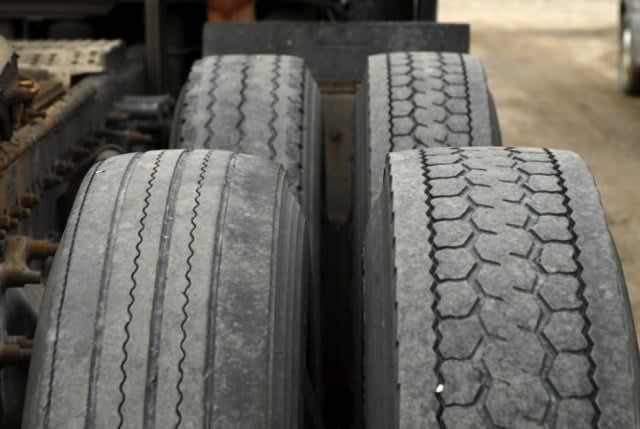  mismatched tires on truck duals