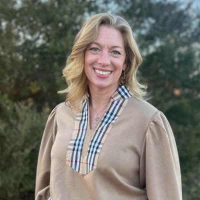 Lori Olson headshot