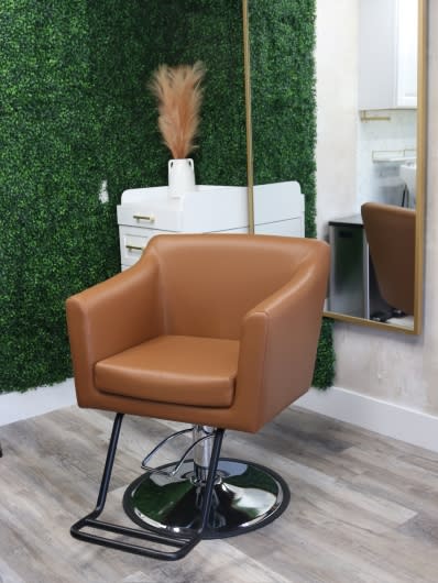 OMG Artistry, a salon suite in Fort Lauderdale, Florida.