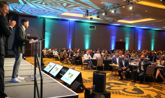 Ernie Garcia addresses the crowd at the AFLA conference after winning the 2024 Fleet Visionary Award.