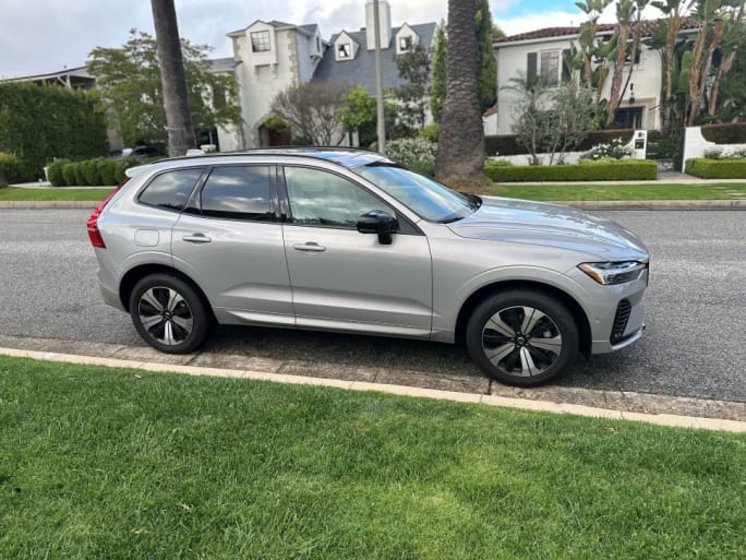 Side view of 2024 Volvo XC60. 