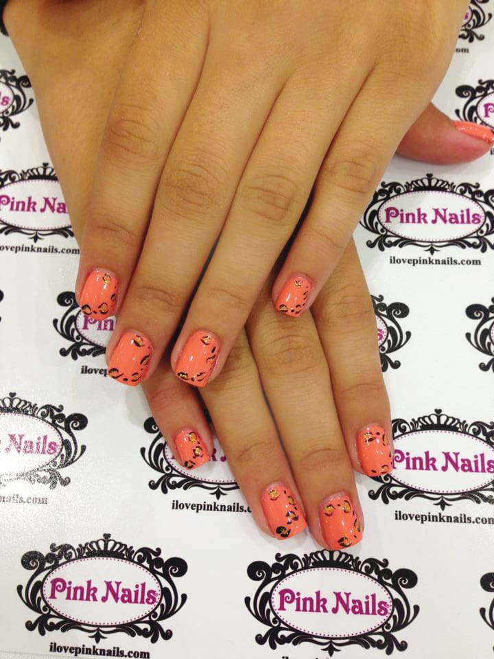 Step-and-Repeat-Style Backgrounds for Nail Art