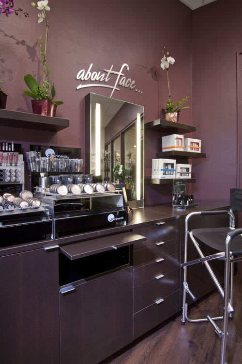 Salon of Distinction: Headlines the Salon