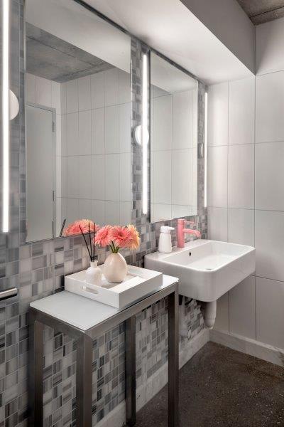 Small Spaces: A Tour of Salon Bathrooms