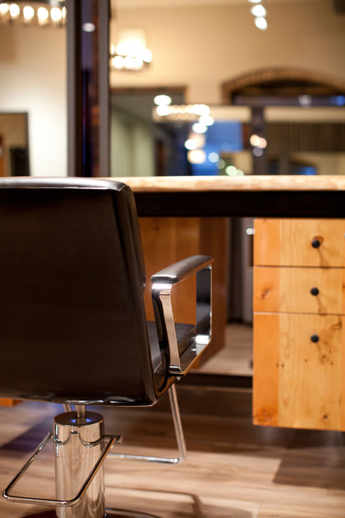 Salon of Distinction: Sine Qua Non Salon, West Town
