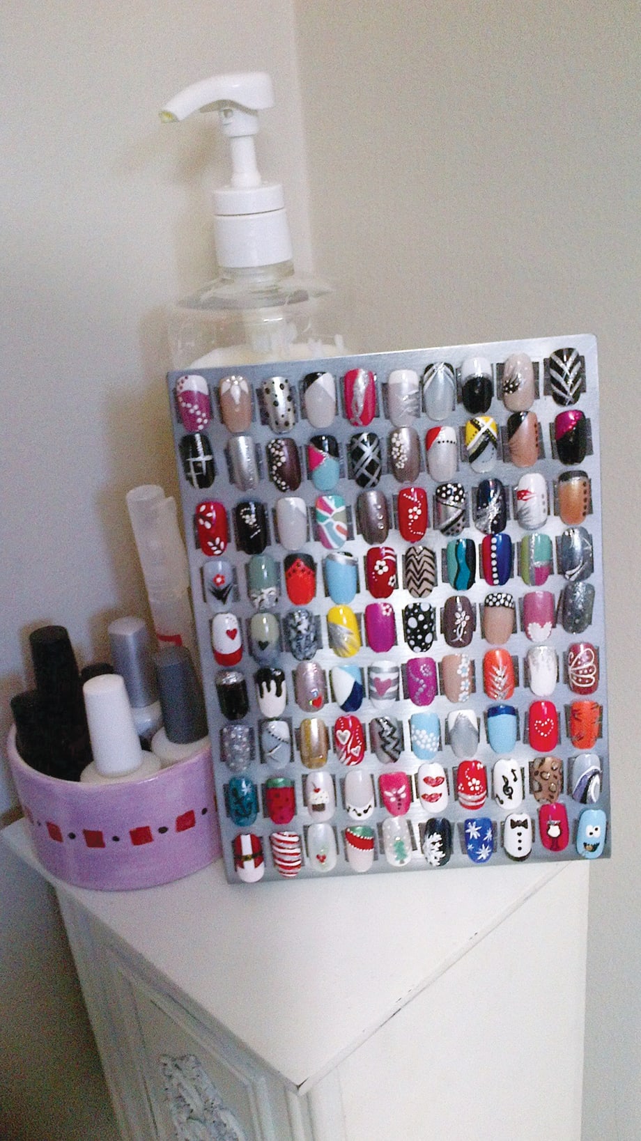 Clever Nail Art Displays