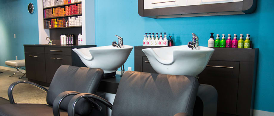 Salon Tour: Bombshell Salon