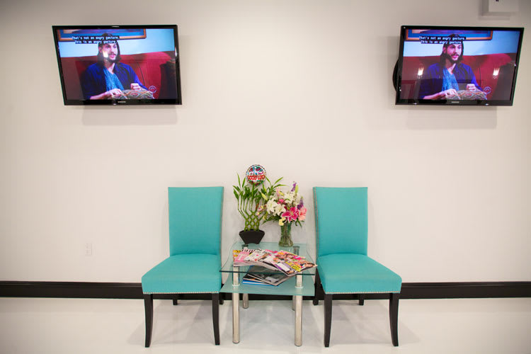 Salon of Distinction: Salon Entourage