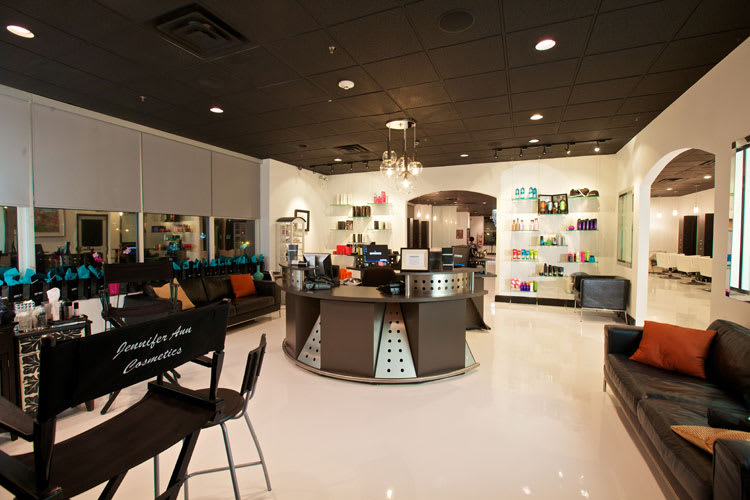 Salon of Distinction: Salon Entourage