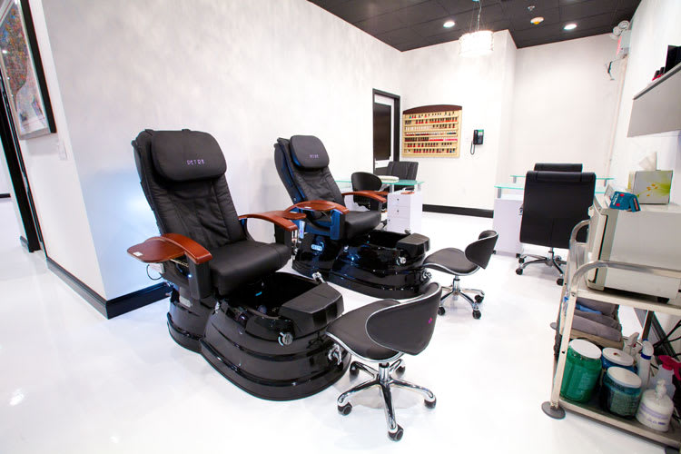Salon of Distinction: Salon Entourage