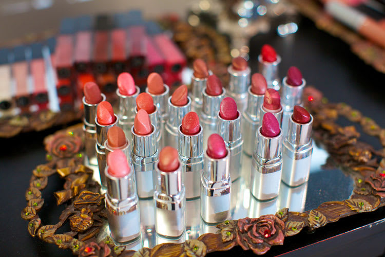 Salon of Distinction: Salon Entourage