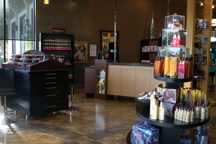 Salon of Distinction: LesliJon Salon