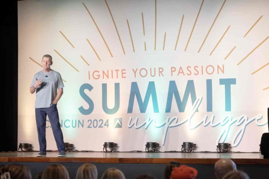Salon Leaders Unplug in Cancun with Summit
