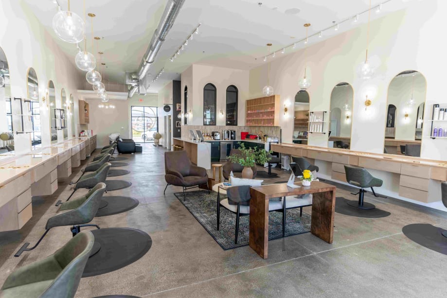 A Modern, Luxury, Homey Vibe in Eastern Iowa