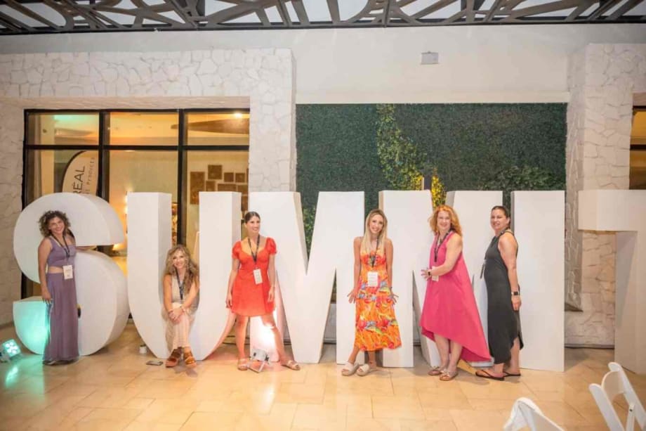 Salon Leaders Unplug in Cancun with Summit