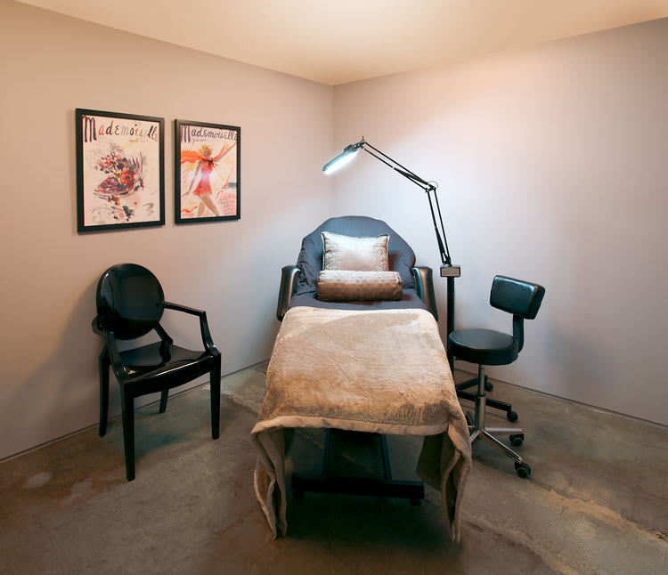 Salon of Distinction: The Collage Salon
