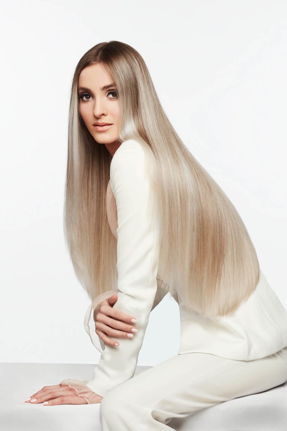 Hand Touch Color: Blonding Technique