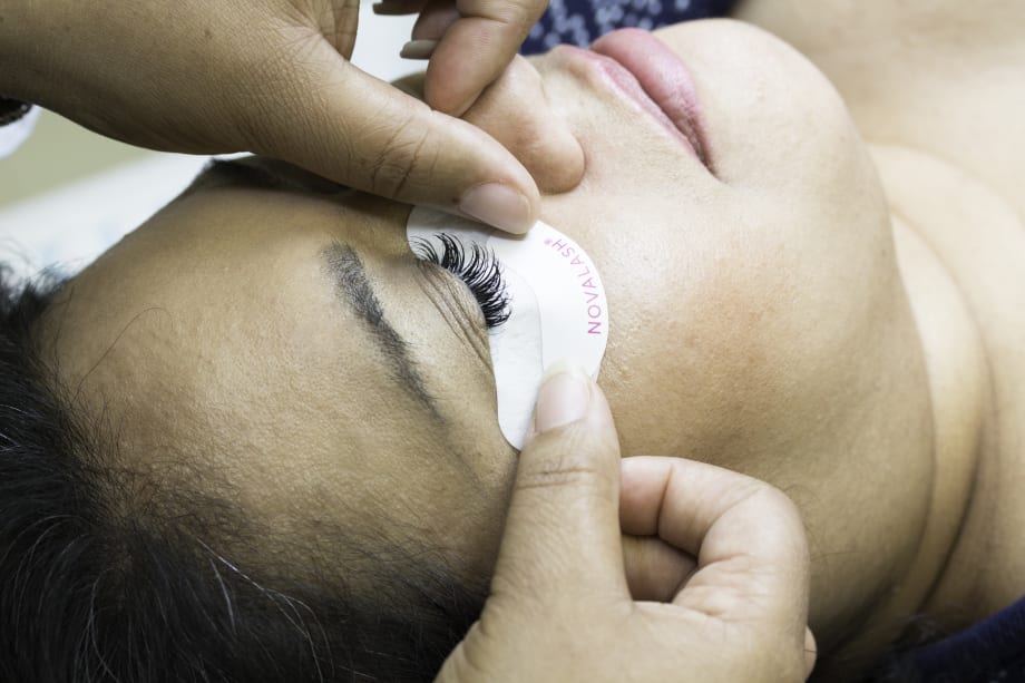 Lash Application How-to: Applying Oil-Proof & Instantly Waterproof Lashes