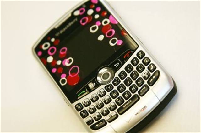 Cell Phone Decoration with Nail Art Pens: Circles