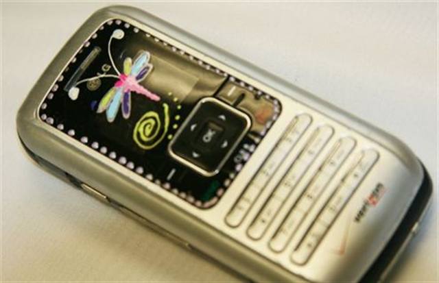 Cell Phone Decoration with Nail Art Pens: Dragonfly