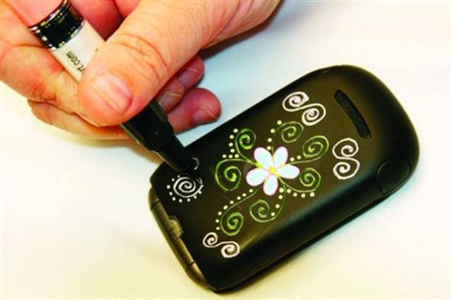 Cell Phone Decoration with Nail Art Pens: Flower