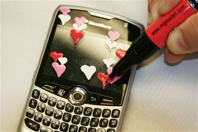 Cell Phone Decoration with Nail Art Pens: Hearts