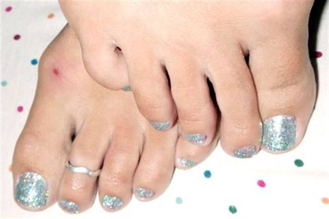 Young Nails Glitter Toes
