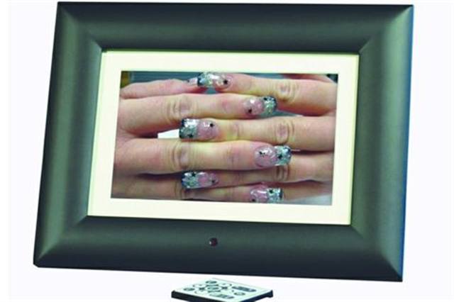 Showcasing Nail Art in Digital Frames