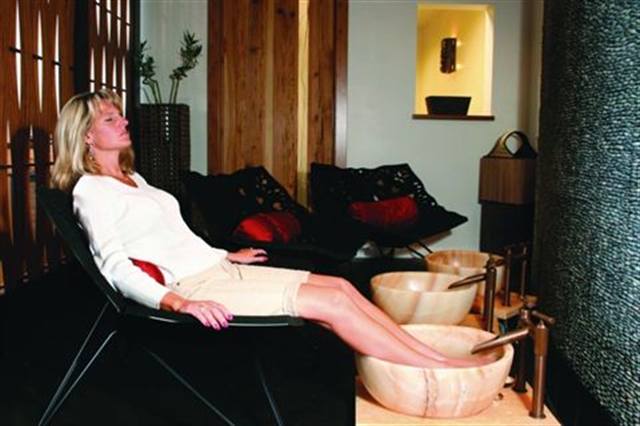 Atlanta Spa and Nail Bar Go Platinum
