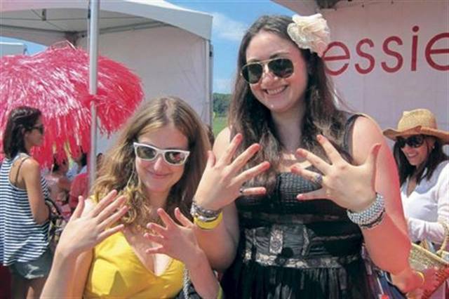 Essie Supports Ovarian Cancer Research