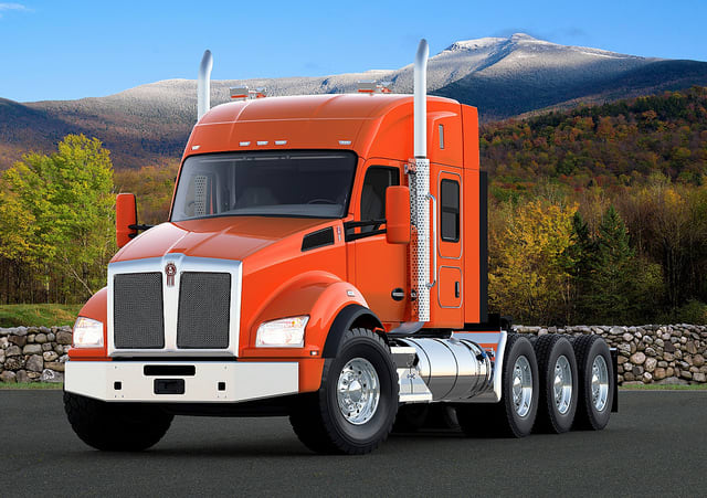 Kenworth T880 Adds 52-Inch Mid-Roof Sleeper Option