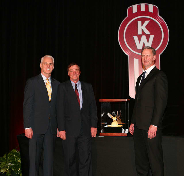 Kenworth Sales Co. Receives 2013 Kenworth Medium Duty Dealer of the Year Award