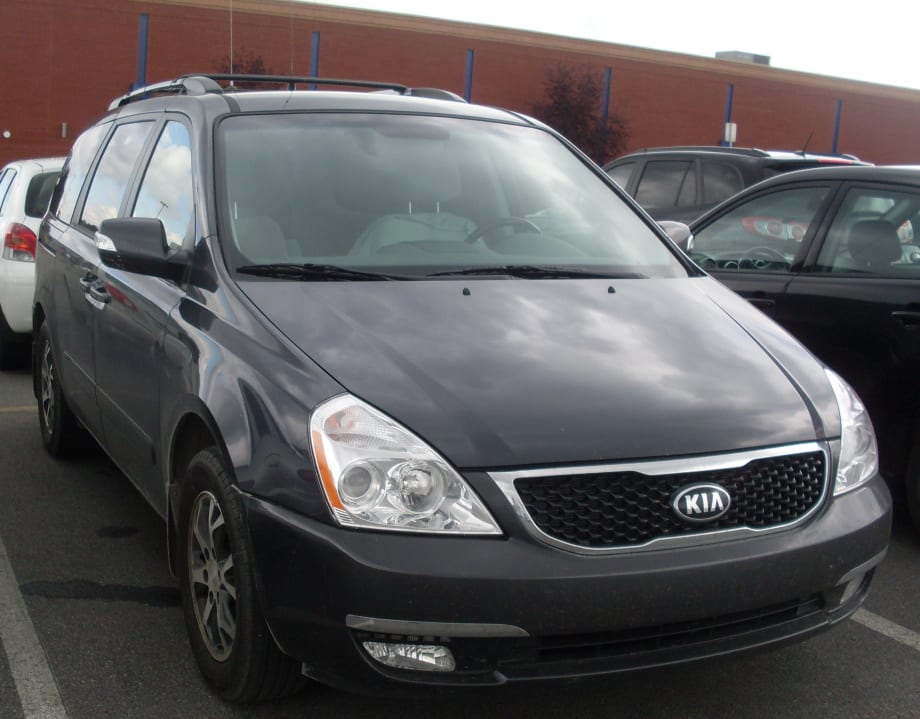 Kia Recalls Sedona Minivans for Hood Latch
