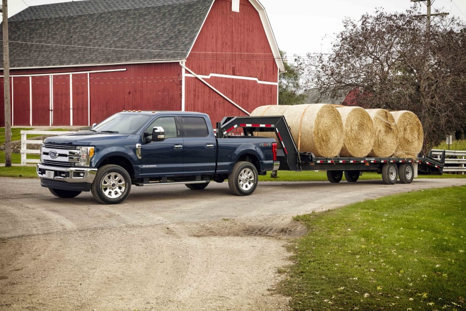 Ford Ups Power, Hauling for 2017 Super Duty Pickups