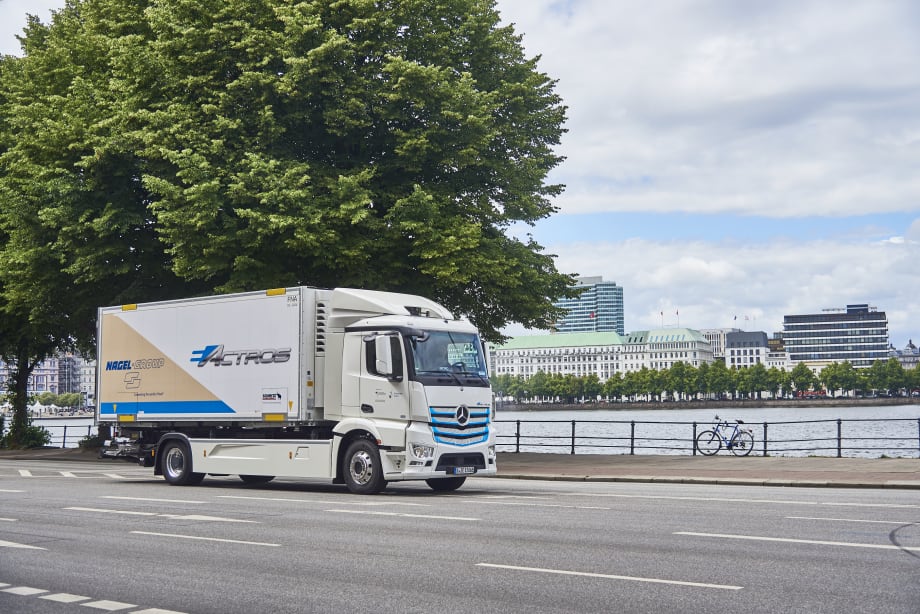 Food Distributor Begins Fleet Testing of Mercedes Electric Truck 