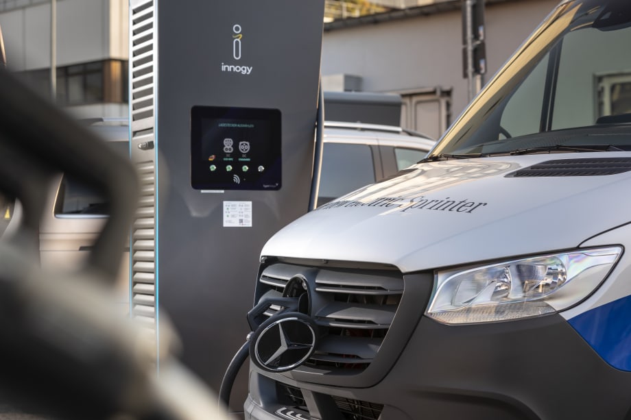 Mercedes-Benz Debuts eSprinter in Germany