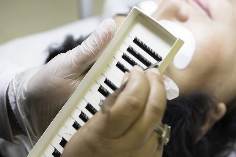 Lash Application How-to: Applying Oil-Proof & Instantly Waterproof Lashes