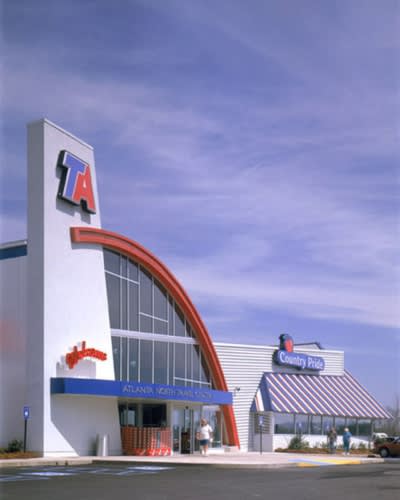 TravelCenters of America to Add 200 U.S. LNG Fuel Lanes