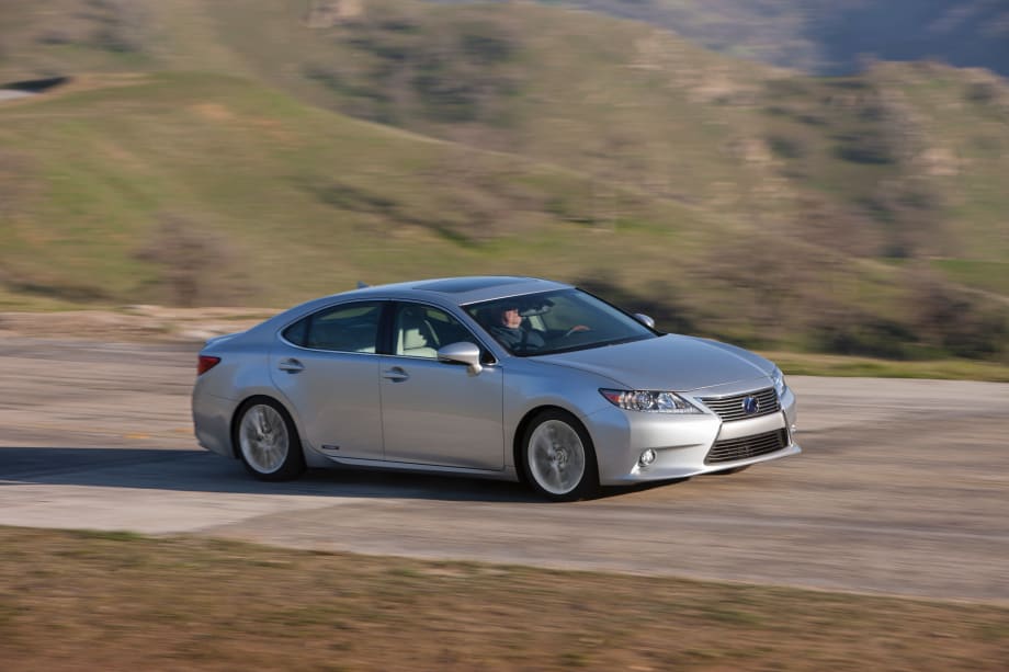 Lexus Unveils First-Ever ES 300h Hybrid