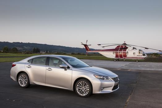 Lexus ES 350, ES 300h to Offer Safety Option of Rear Cross Traffic Alert